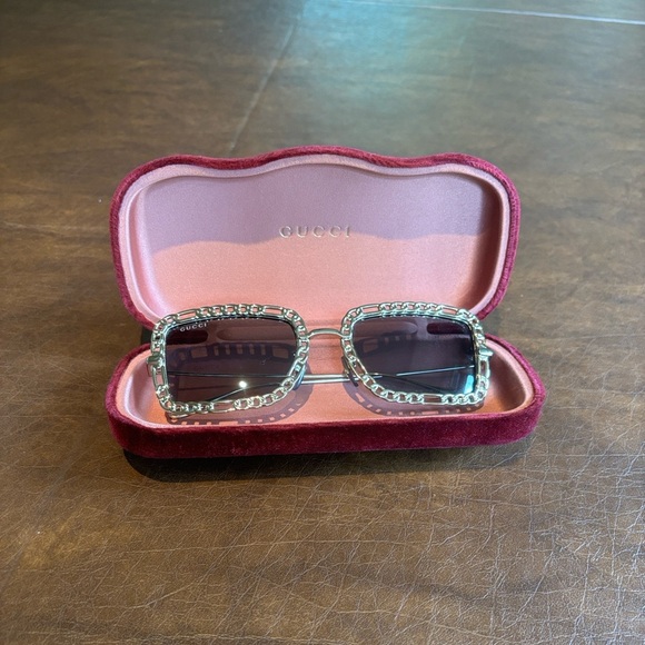 Gucci Chain Sunglasses main image 4